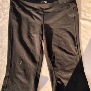 Workout Capri pants size XL